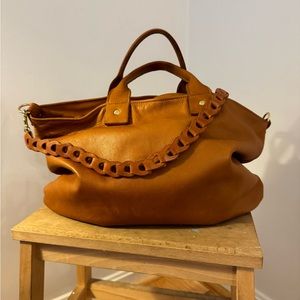 Clare V. Moyen Messenger